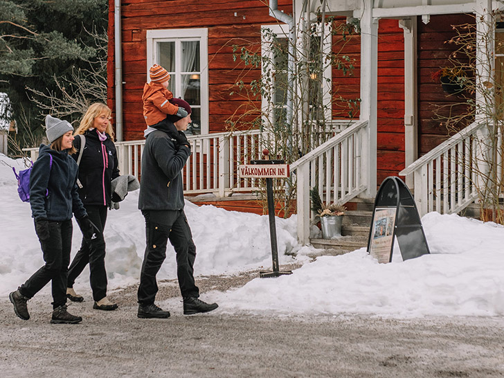 Familj på Norra Berget. Foto: Evelina Ytterbom.